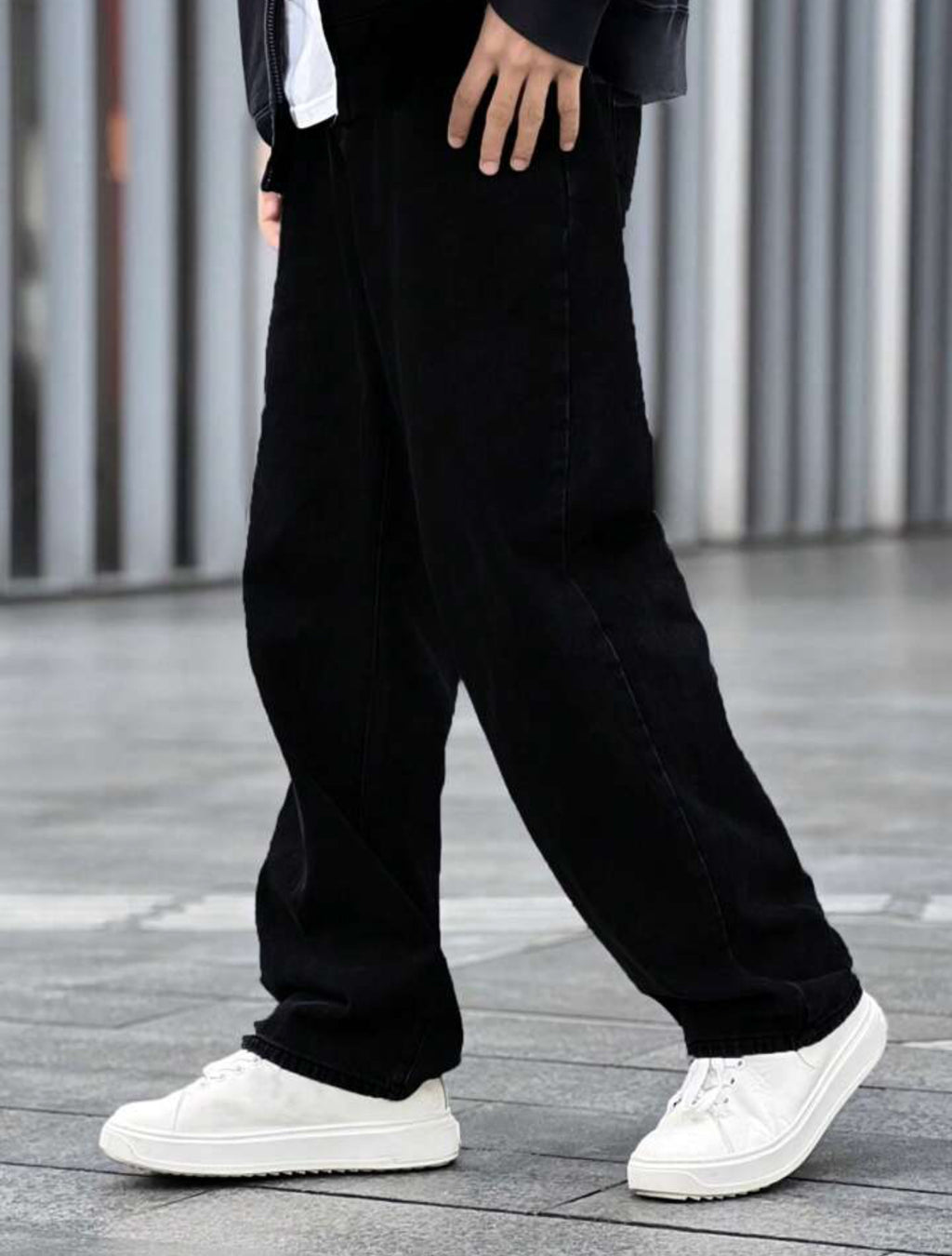 Solid Black Loose Fit Jeans
